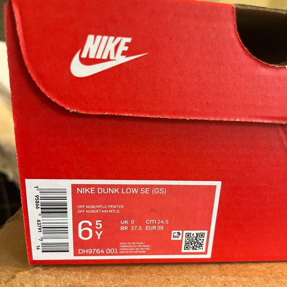 Nike Dunk Low SE “Off Noir Metallic Pewter” - Picture 8 of 8